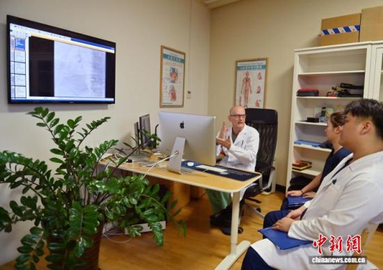 10��17���������L����������(��һ)�������t(y��)���������g(sh��)��(j��ng)�(y��n)������ �z