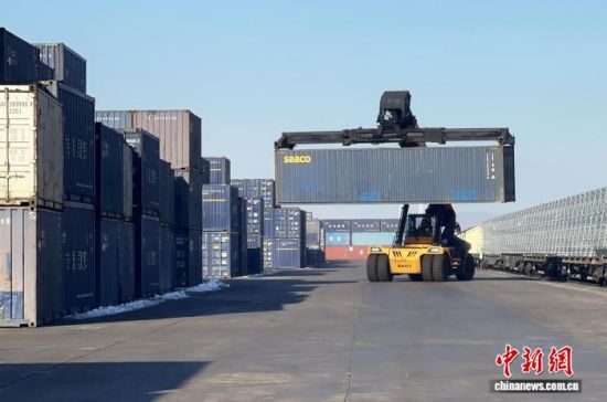 12��11�������֬q���������ˆT�ڬq���F·�ڰ��M(j��n)�м��b����b�������� �z