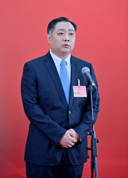 1��26���������f(xi��)����ʡ��ʮ����ί�T��(hu��)���ĴΕ�(hu��)�hί�Tͨ���ϣ��ބ���ش�ӛ���ᆖ�� ���� �z