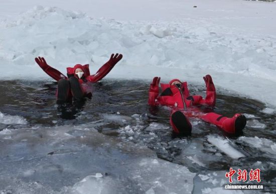 2��5��������ʡ�L������һ헪��صı����Ŀ���������ο�ǰ���w����ڇ�������У����c��������Ŀ�ļtɫ�����b������ȻƯ���ڱ���֮�������܄e�µı�ѩ��Ȥ�������� �z